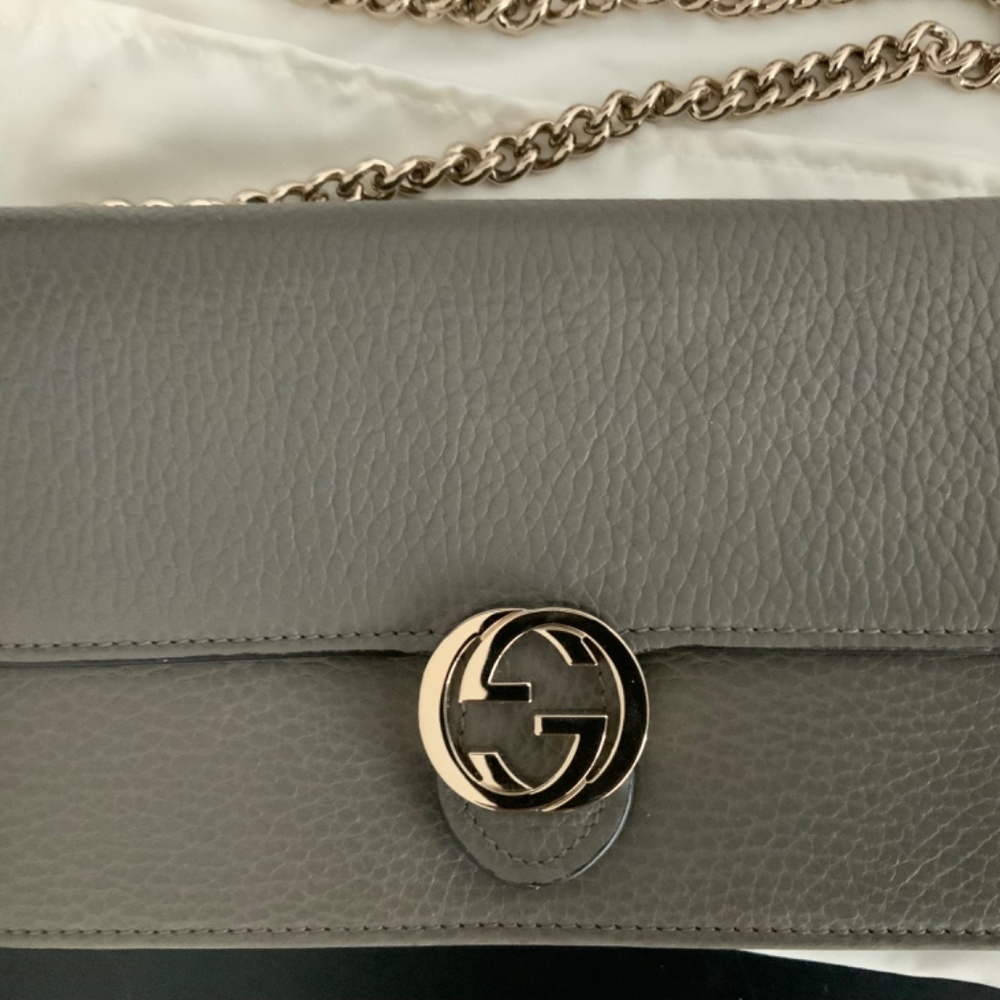 Authentic GUCCI Interlocking GG Calfskin Leather Chain Crossbody wallet inside - Picture 9 of 16